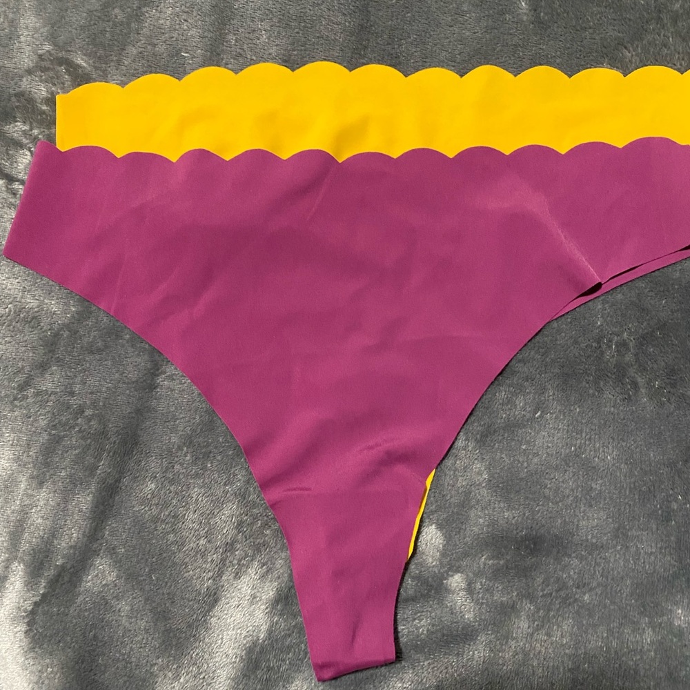 set of 2 Thongs with heart cut out in the back